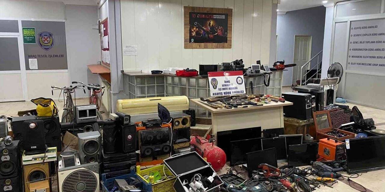 Evinde bir kamyonet dolusu çalıntı malzeme ele geçirildi