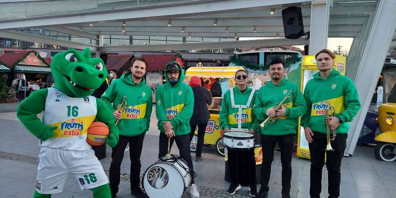 Frutti Extra Bursaspor Basketbol Takımının Genç Bando Grubu beğeni topladı