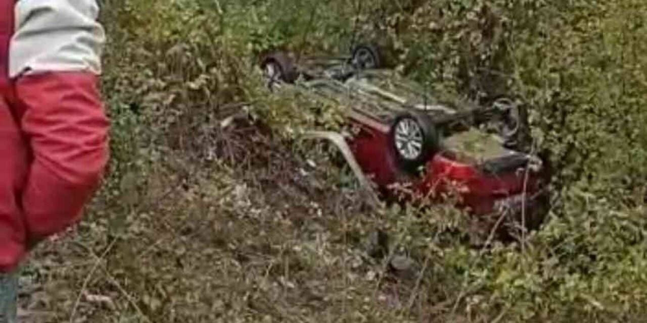 Sinop’ta otomobil şarampole uçtu: 2 yaralı