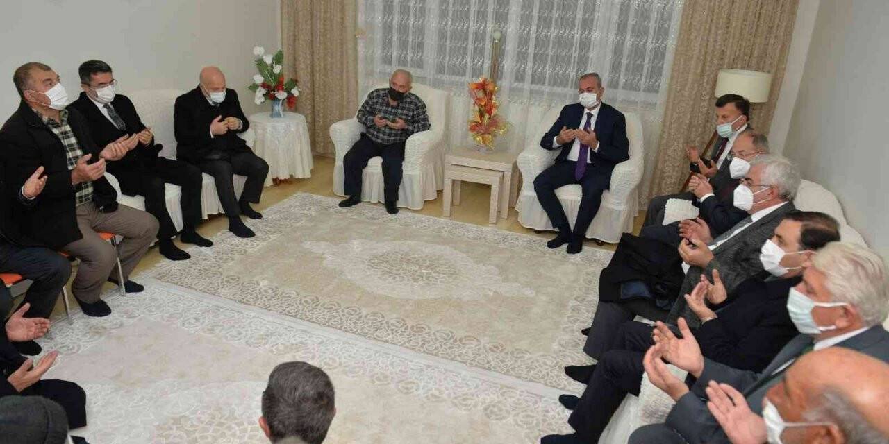 Adalet Bakanı Gül, şehit ailelerini ziyaret etti