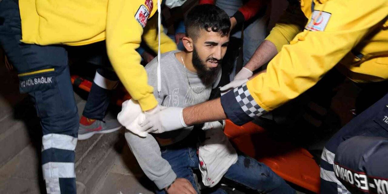 4 yerinden bıçaklanan genç: “Dikişten korkarım, ölmek istiyorum”