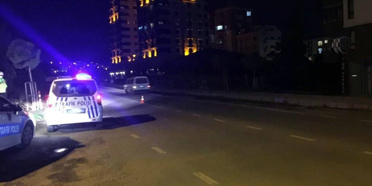 Trabzon’da uygulama noktasında durmayan otomobil sürücüsü trafik polisine çarptı