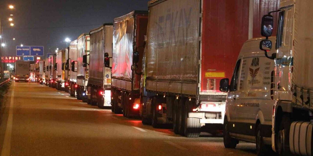 Kapıkule’de TIR kuyruğu 11 kilometreyi buldu: 3 gündür bekliyorlar