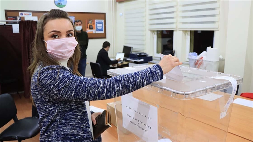 Trakya'da yaşayan çifte vatandaşlar, oy kullanmaya başladı
