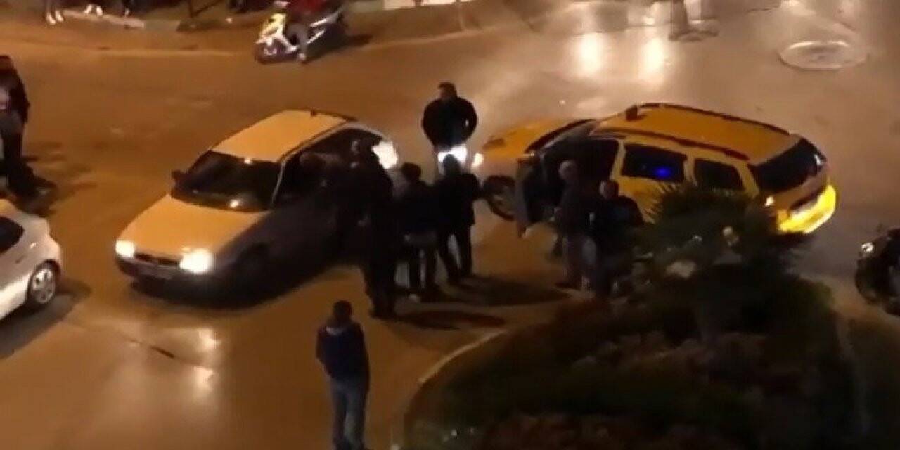Trafikte yumruk yumruğa yol verme kavgaları kamerada