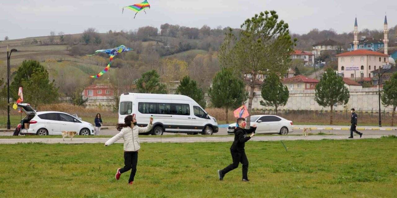 Çocuklar “Uçurtma Şenliği”nde doyasıya eğlendi