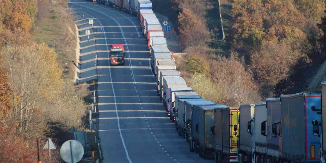 Hamzabeyli’de tır kuyruğu 16 kilometreye ulaştı