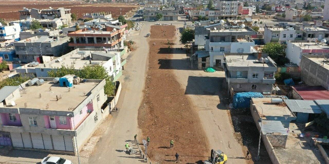 Viranşehir’de kilitli parke ve refüj çalışması