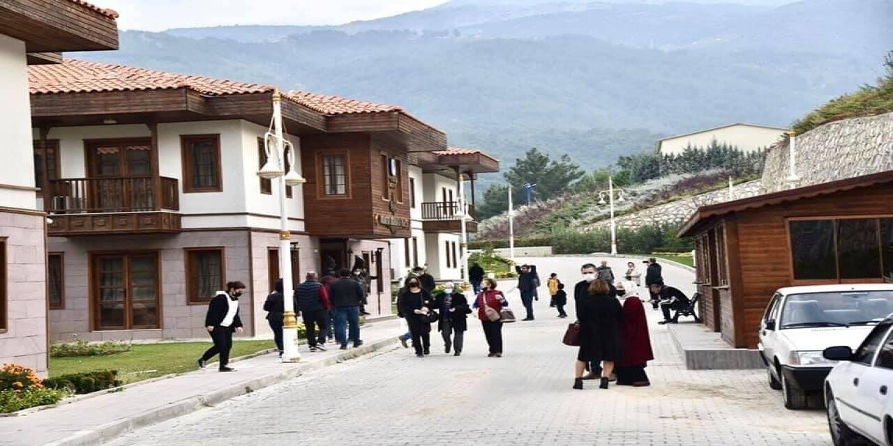 Yunus Emre Kültür Parkı ziyaretçi akınına uğruyor