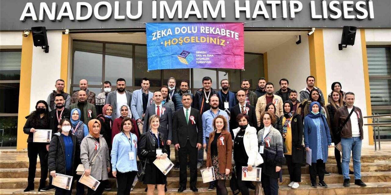 Aklınla 1000 Yaşa Öğretmenim turnuvasının şampiyonları ödüllerini aldı