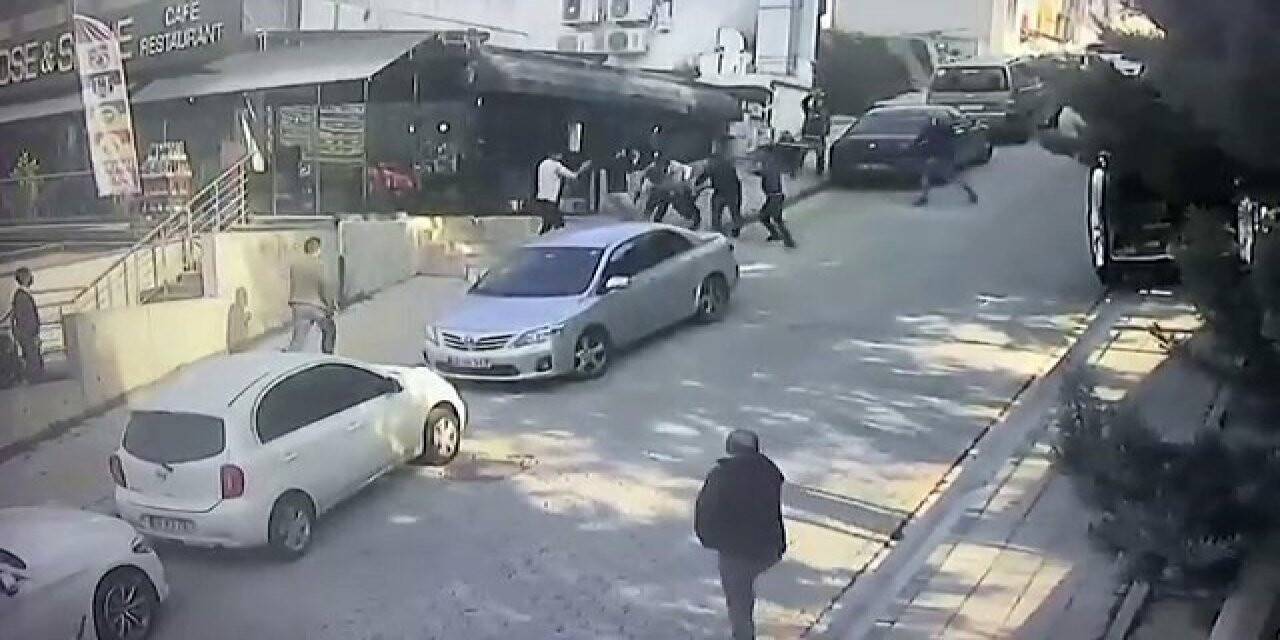 Küçükçekmece’deki silahlı ve sopalı kavganın görüntüleri ortaya çıktı
