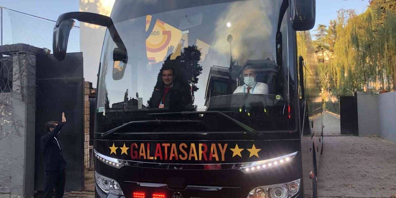 Galatasaray derbi için yola çıktı