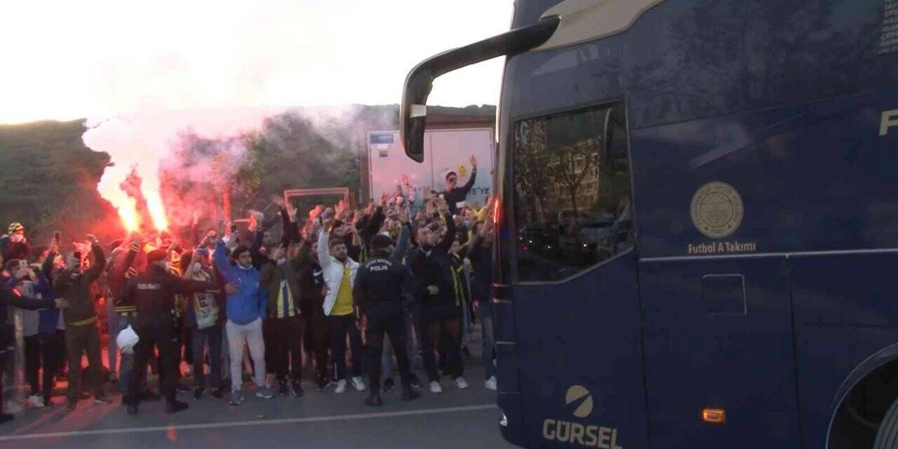Fenerbahçe derbi için yola çıktı