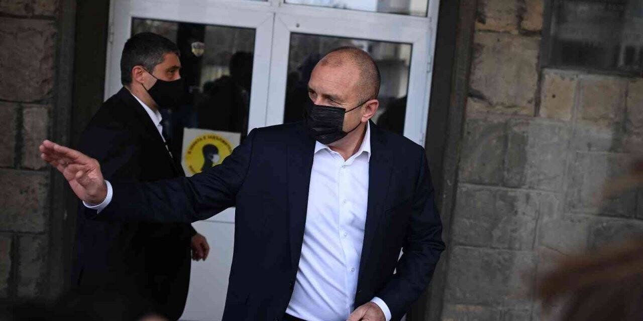 Sandık çıkış anketlerine göre, Bulgaristan’daki cumhurbaşkanlığı seçimini Radev kazandı
