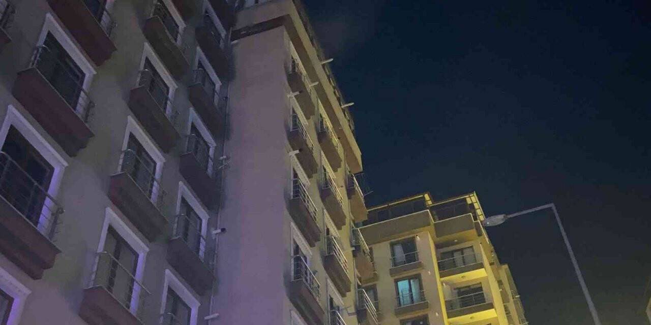 Çatı katında çıkan yangın ekipleri harekete geçirdi