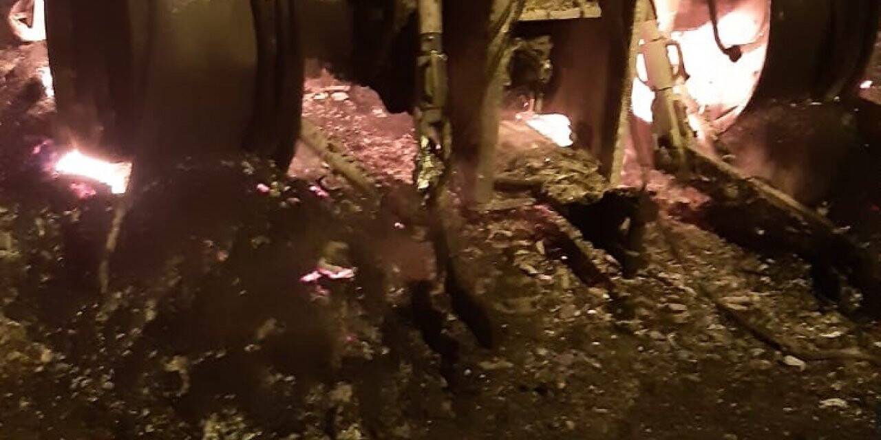 Sıfır aldığı traktör cayır cayır yandı