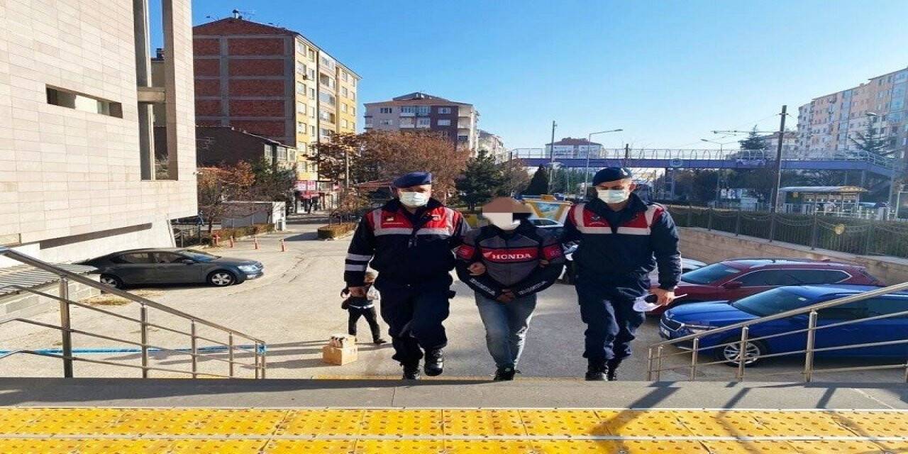 Cezaevinden çıktı, hırsızlık yaparken yakalandı