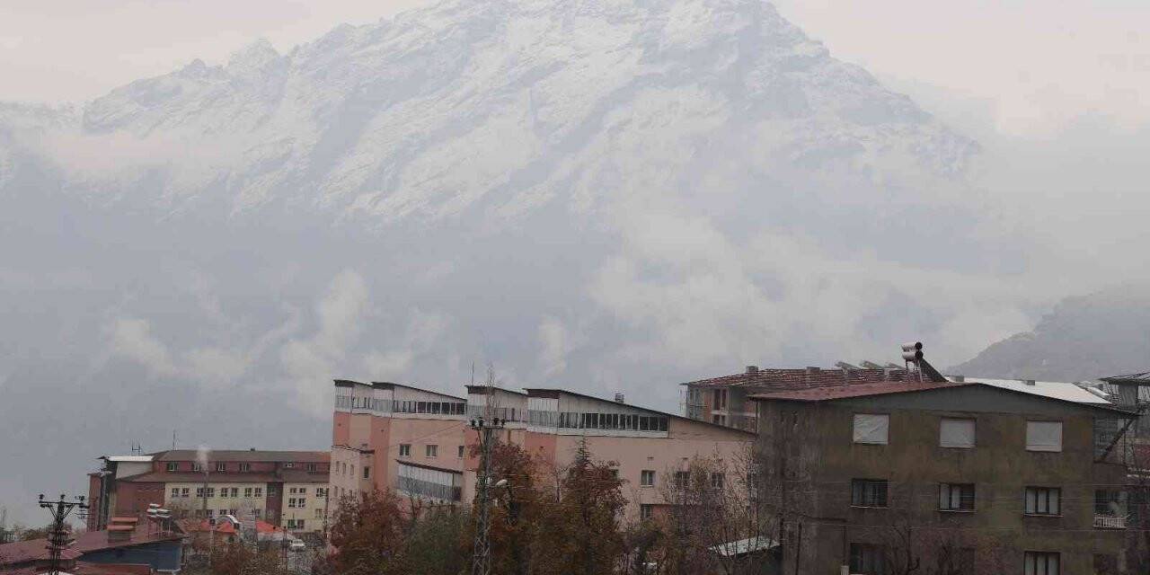 Sümbül Dağı beyaza büründü