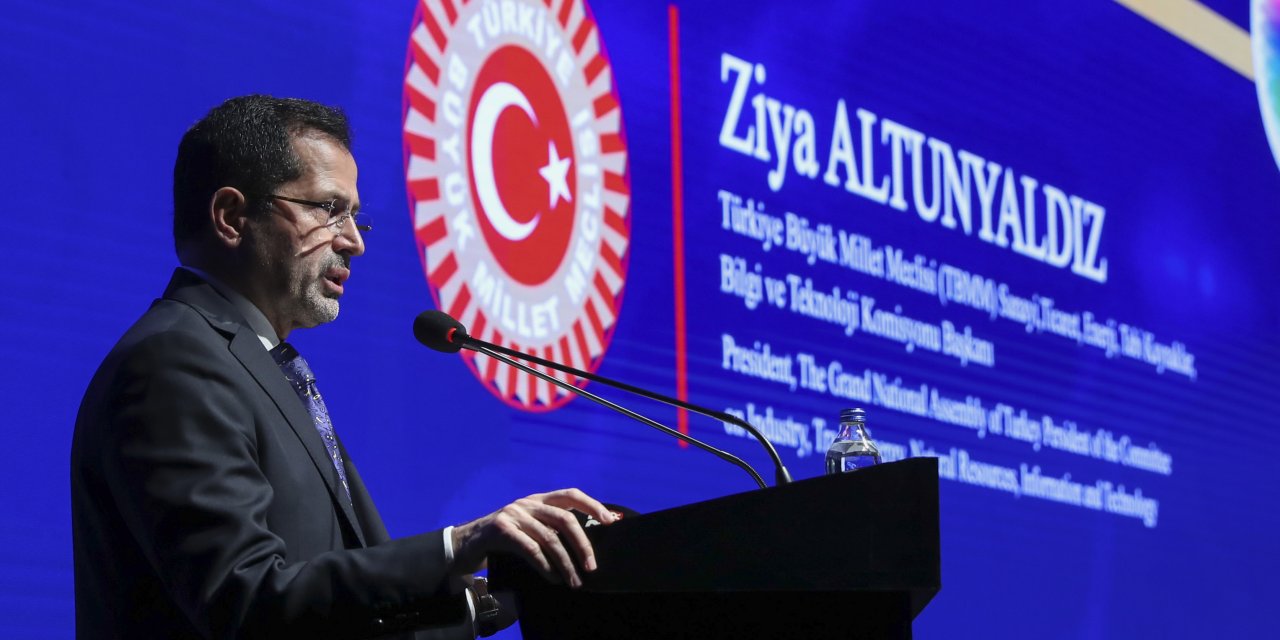 AK Parti Konya Milletvekili Ziya Altunyaldız, 11. Türkiye Enerji Zirvesi'ne katıldı.