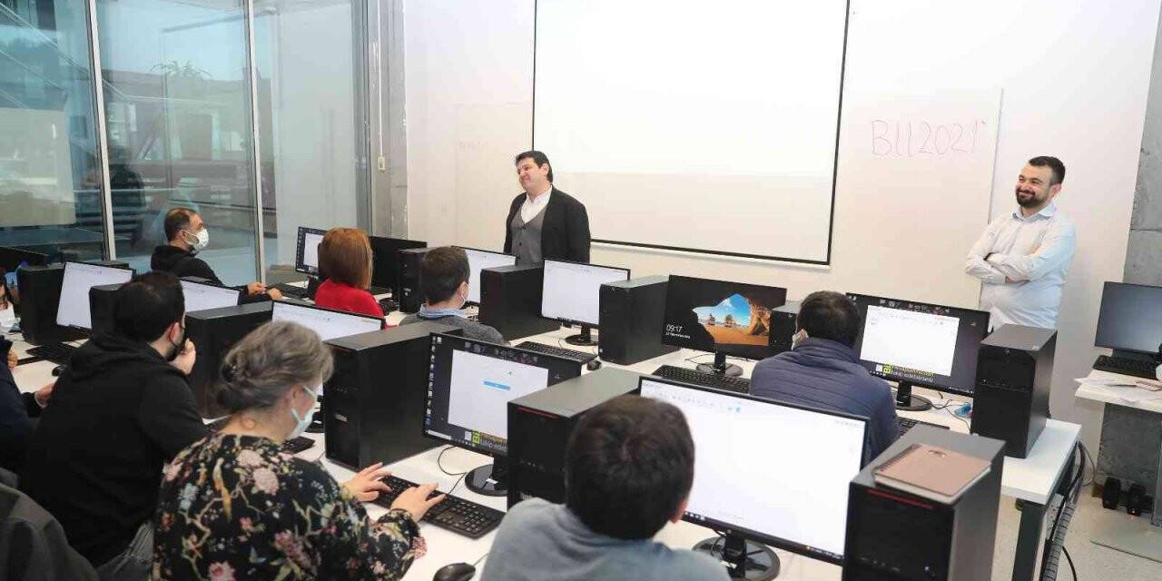 Başakşehir’de öğretmenlere teknoloji eğitimi