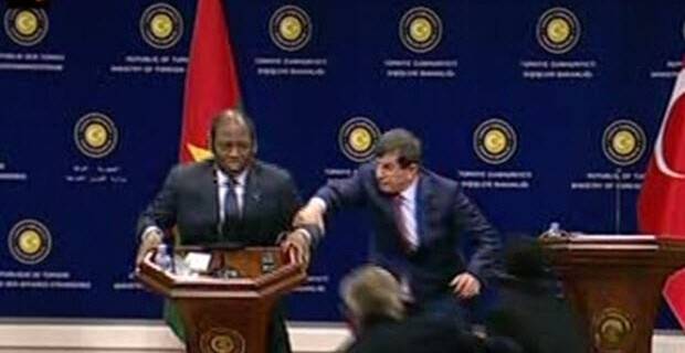Davutoğlu'nun bu görüntülerine tıklamayın!