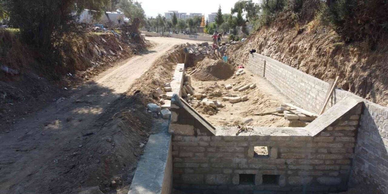 Başkan Özcan, Yeşil Mahalle’de incelemelerde bulundu