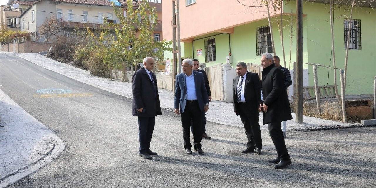Battalgazi Belediyesi asfaltsız yol bırakmama adına kararlı ilerliyor