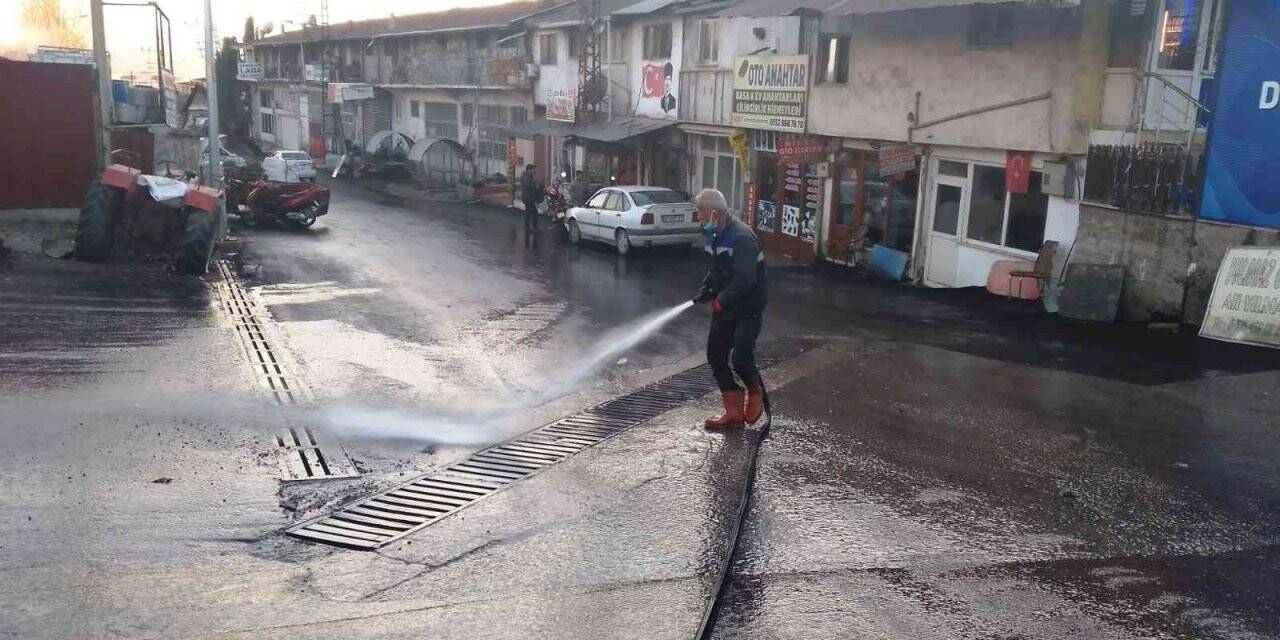 Altyapı iyileştirmesinin yapıldığı sanayi bölgesinde temizlik çalışması yapıldı