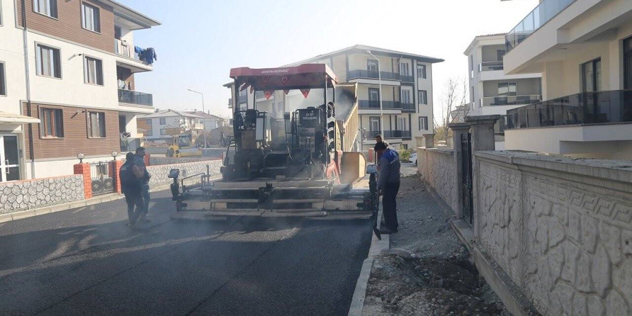 Asfalt çalışmaları devam ediyor