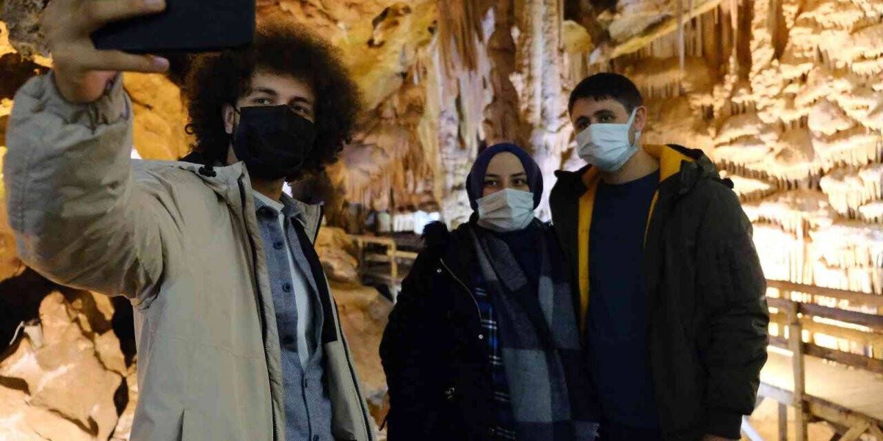 Gümüşhane’nin yer altı sarayında turizm sezonu devam ediyor