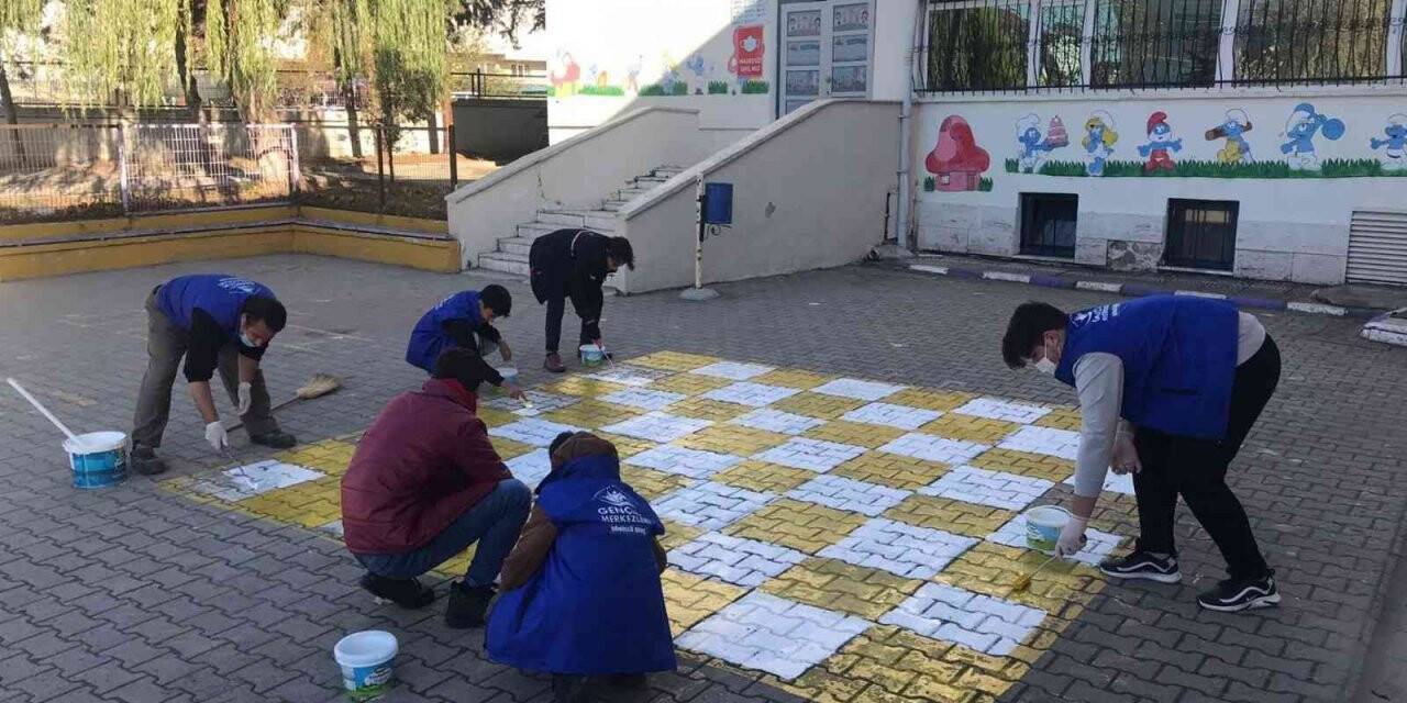 Genç gönüllülerden anlamlı etkinlik