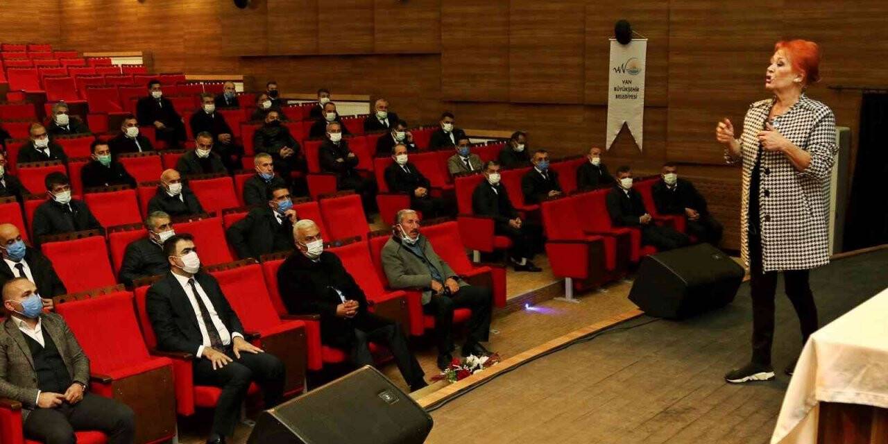 Van’da otobüs şoförlerine ‘iletişim ve öfke kontrolü’ semineri