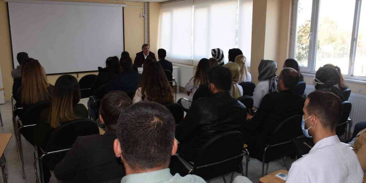 Uyanış gençlik eğitmenleri yazar Erol Erdoğan ile buluştu