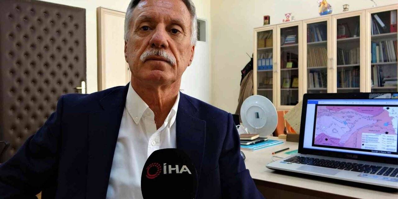 Jeoloji uzmanı Prof. Dr. Aksoy: "Meteorolojik olayların depremle doğrudan ilgisinin olduğu kanıtlanmamış, bunlar tesadüfi"