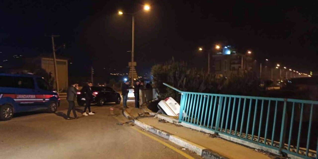 Manisa’da genç sürücü kaza yaptı: 2 yaralı