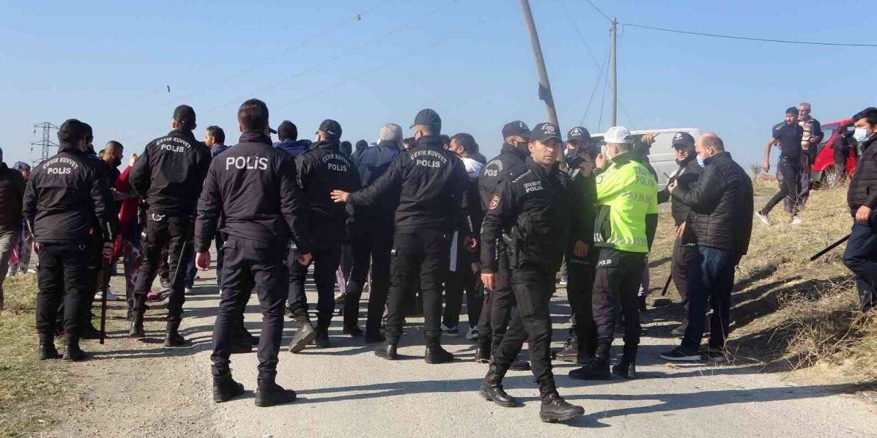 Silahlı kavgada yaralanan genç hayatını kaybetti, mahalle savaş alanına döndü