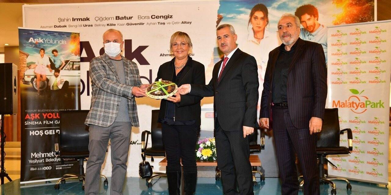 Çınar, ‘aşk yolunda’ filminin oyuncuları ile söyleşi etkinliği düzeledi