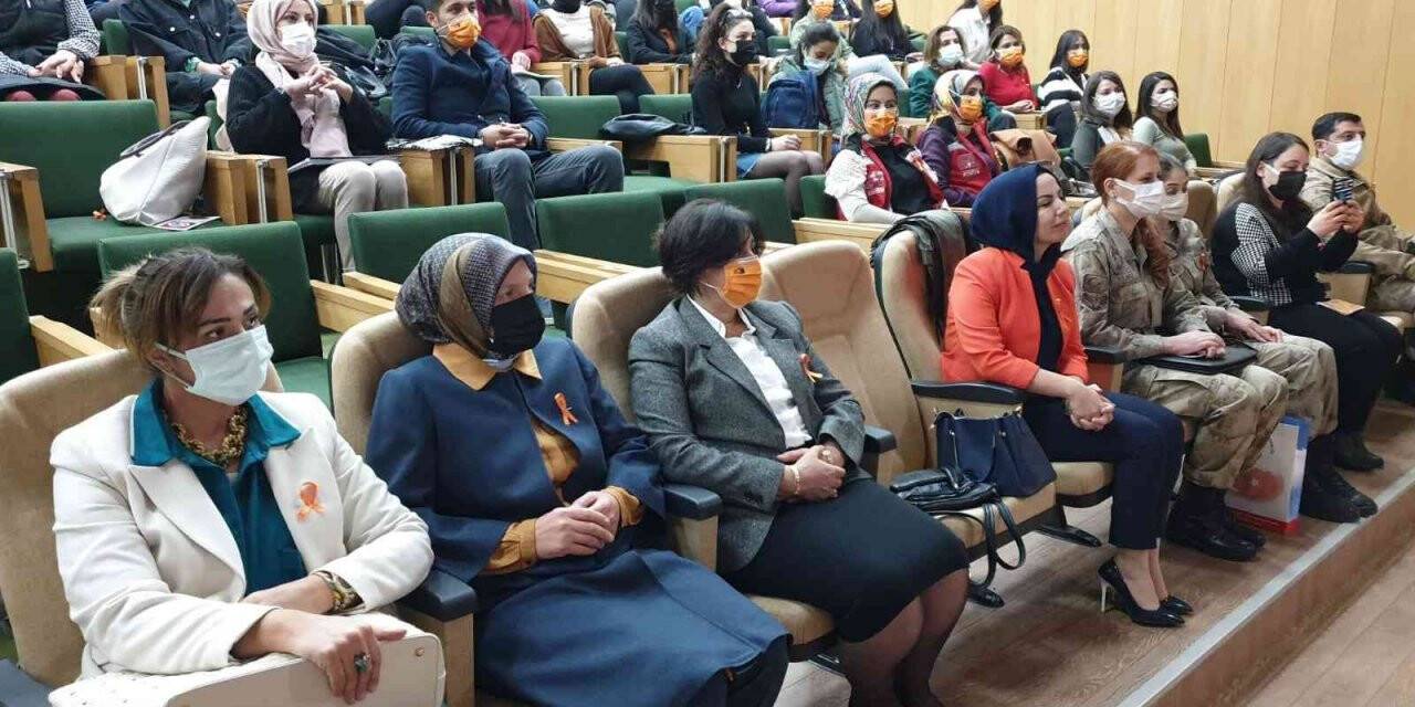 FÜ’de ‘Kadına Yönelik Şiddetle Mücadele’ konuşuldu