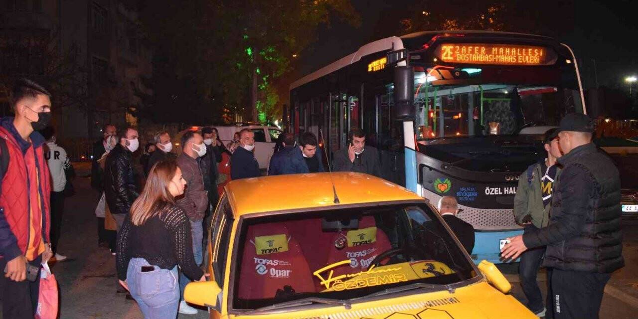 Malatya’da kaza trafiği kilitledi