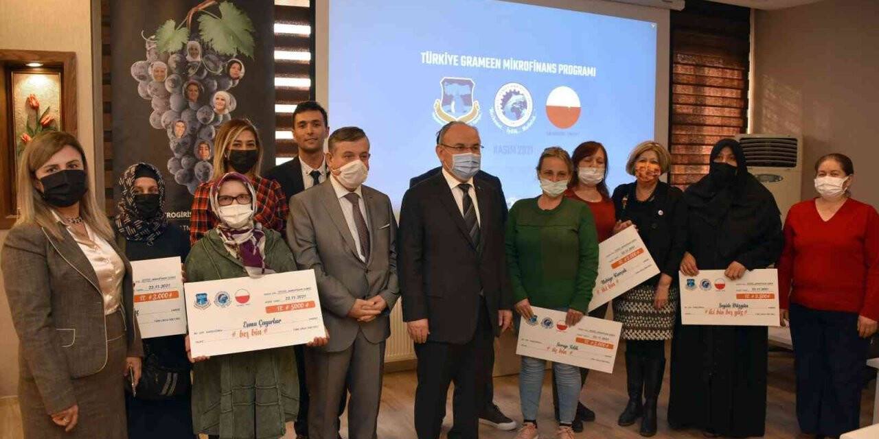 Kadın girişimcilere çekleri takdim edildi