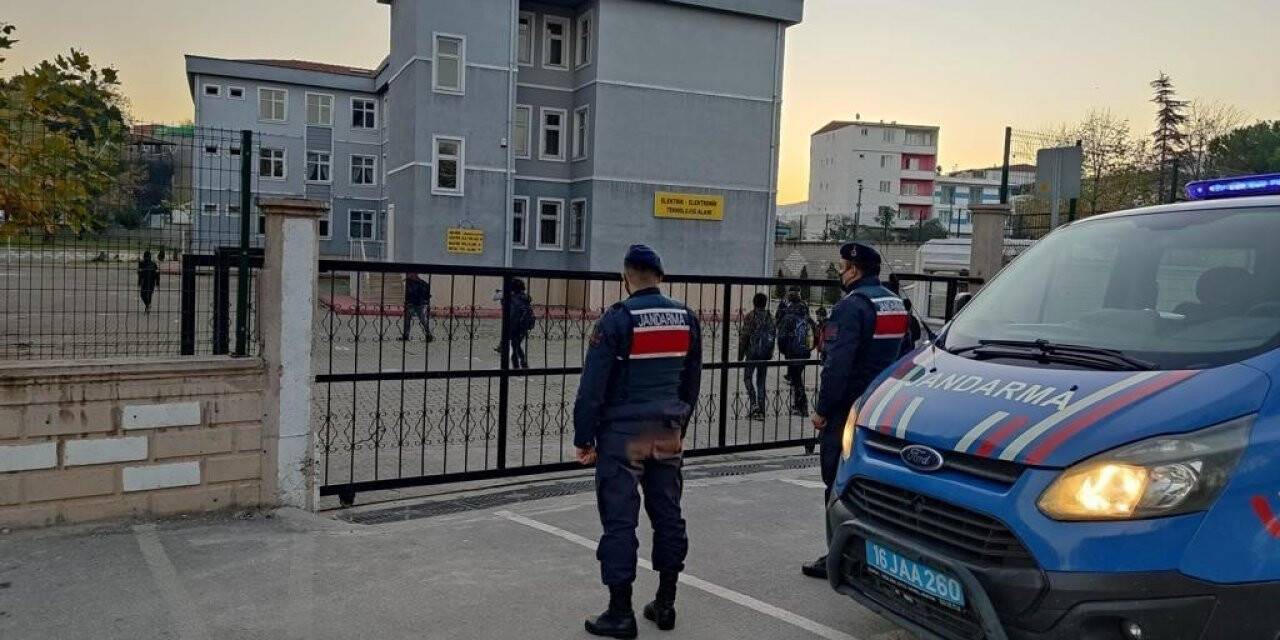 Bursa’da jandarmadan servis araçlarında ve okul çevrelerinde denetim