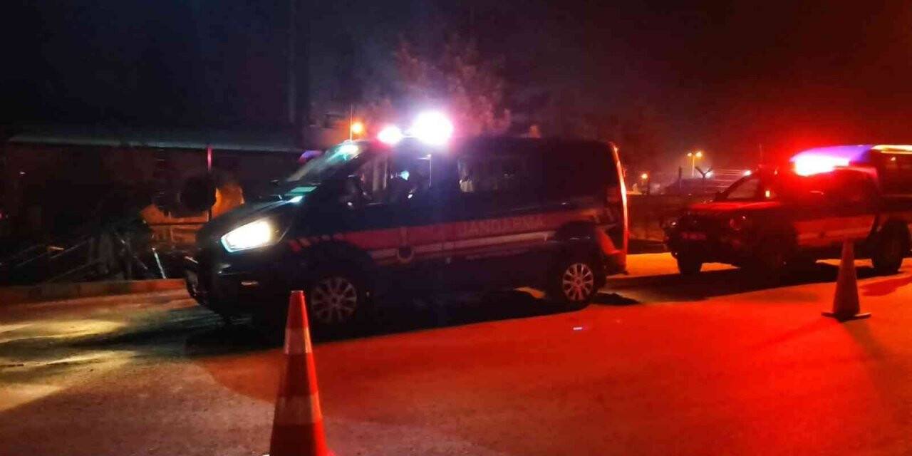 Tartıştığı kadını bıçakladı