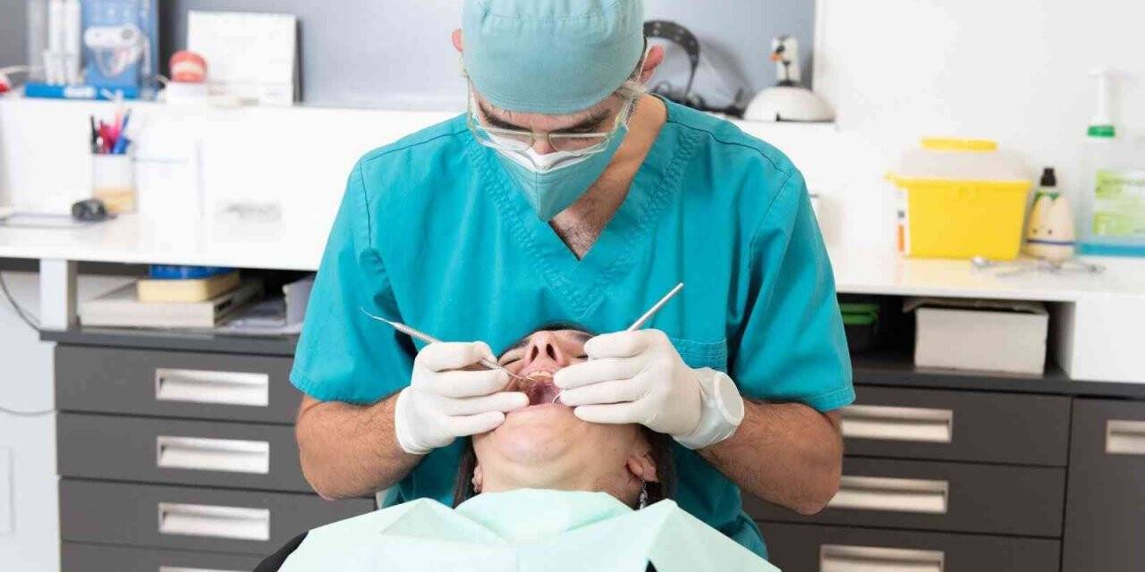 Sağlık Bakanı Koca diş hekimlerinin gününü kutladı
