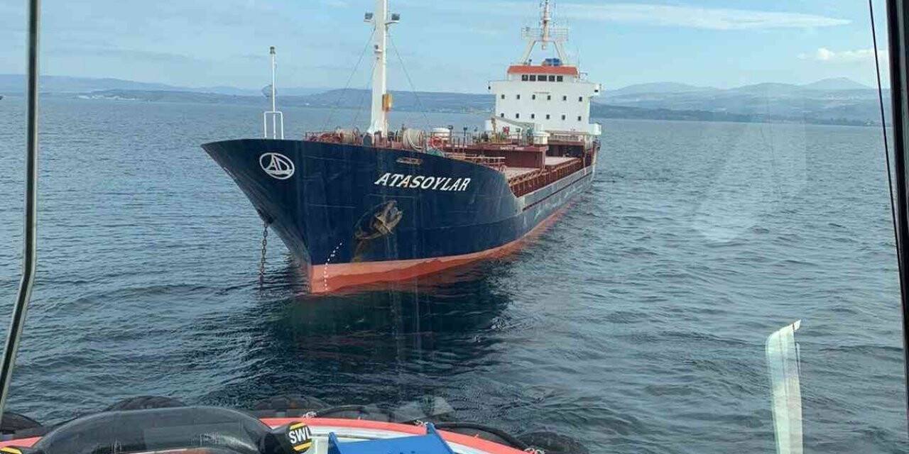 Çanakkale Boğazı’nda arızalanan gemi limana çekildi