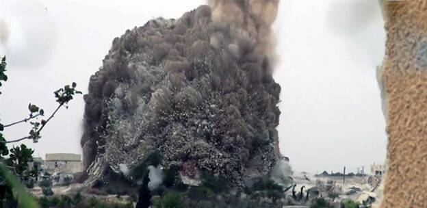 Esed karargahı havaya uçtu: 50 ölü VİDEO