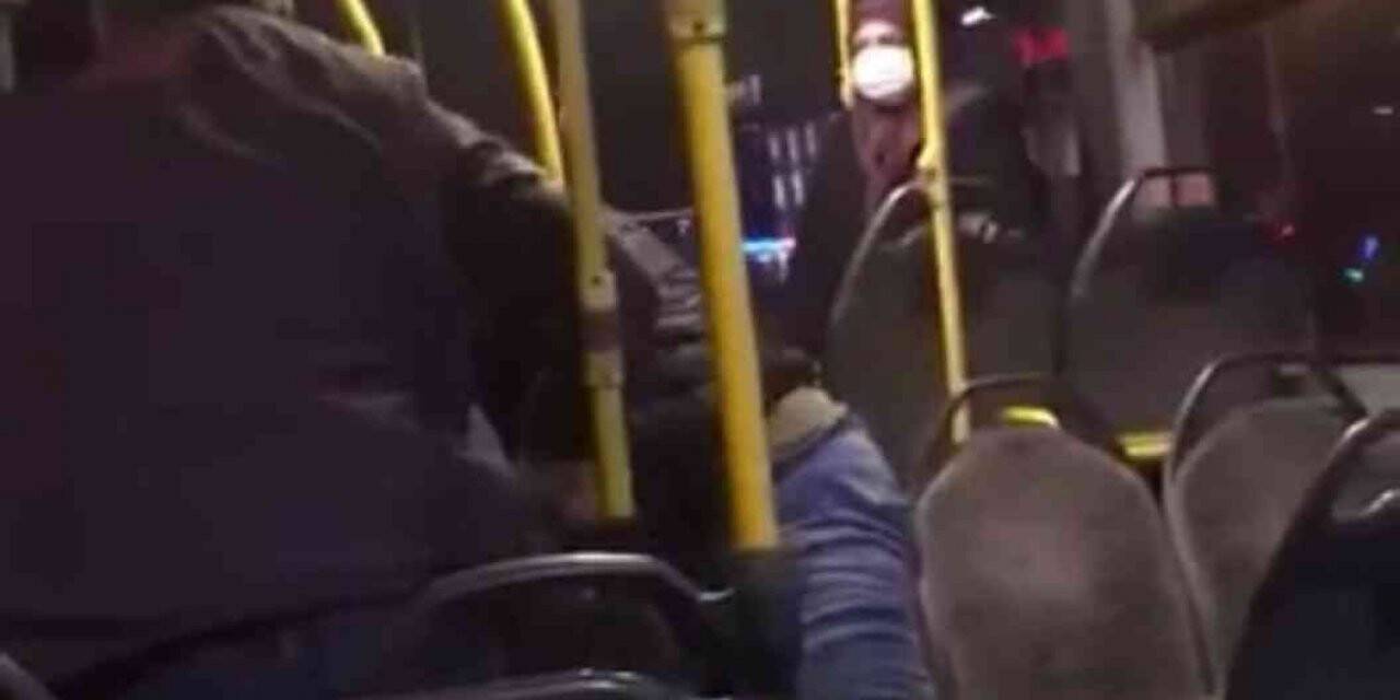 Otobüsteki yumruk yumruğa yol verme kavgası kamerada