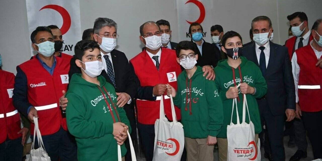 Osmaniye’de ihtiyaç sahibi 5 bin öğrenciye kıyafet yardımı