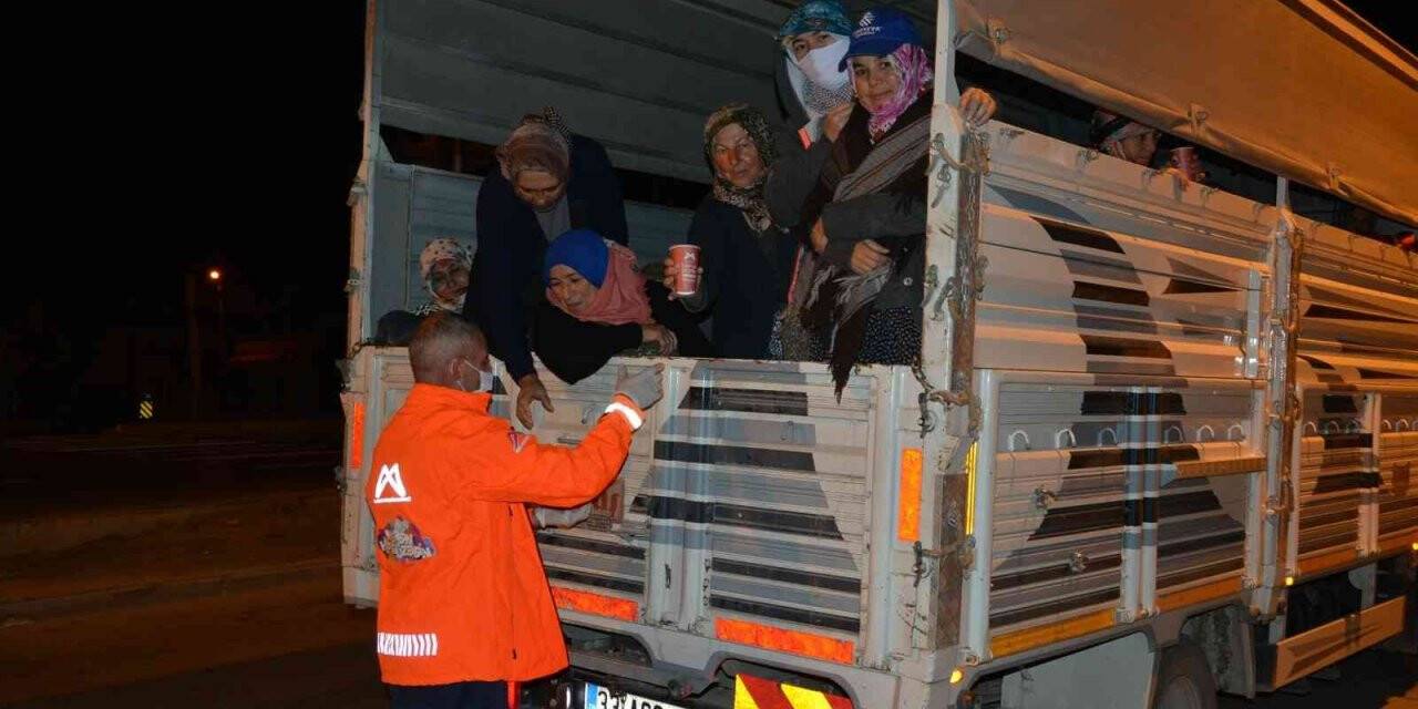 Tarım işçileri güne, belediyenin ikramı sıcak çorbayla başlıyor