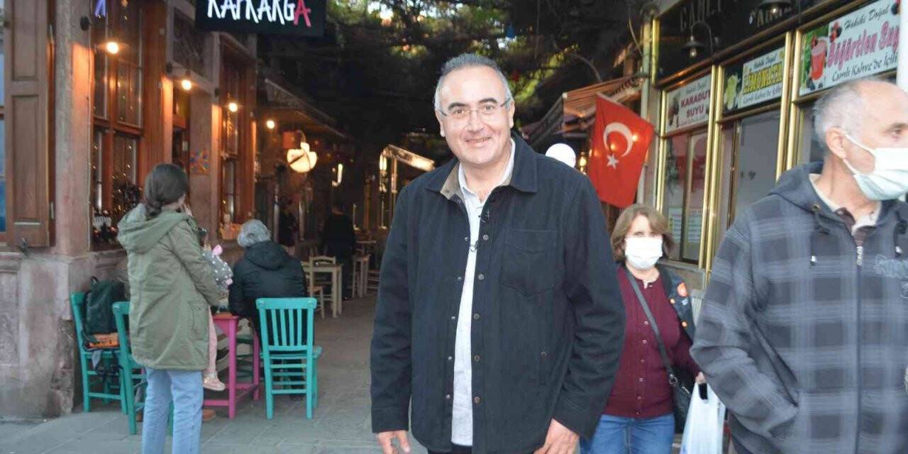 Sunay Akın Ayvalık’ı sosyal medyasından anlatacak