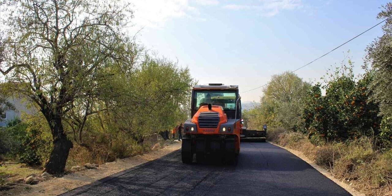 Mersin’de yol çalışması sürüyor